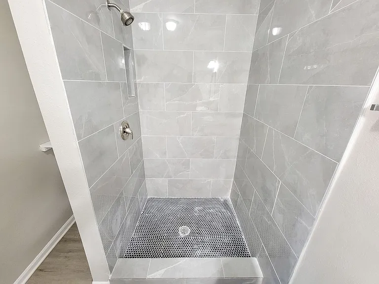 4909 Holloway Dr — Photo 16