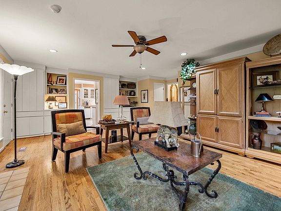 5th image of 266 Valley Club Cir