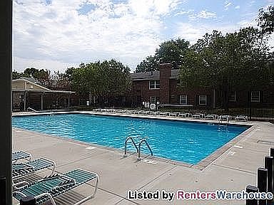 3rd image of 818 Old Settlers Trl APT 4