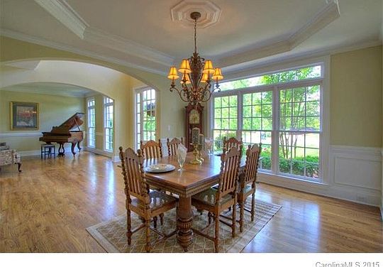 2nd image of 7515 Meadowgate Ln