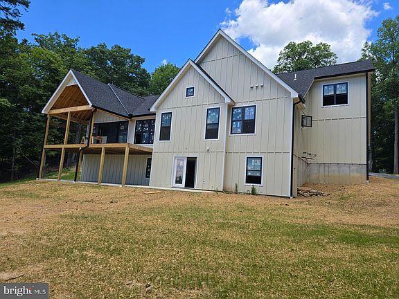 4th image of 333 Adelaide Cir