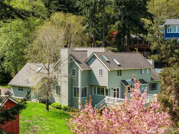 8484 NE County Park Road, Bainbridge Island, WA 98110