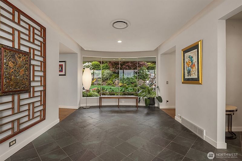 4th image of 6340 NE Windermere Road