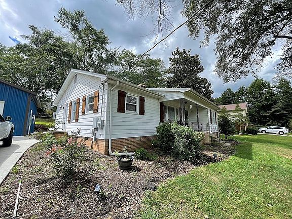3rd image of 109 Holly Cir