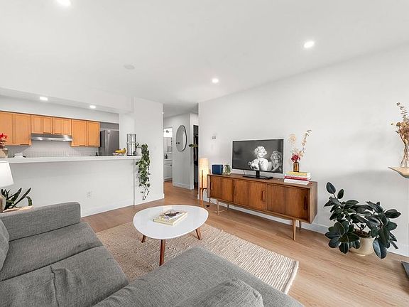 4th image of 360 E 2nd St #312