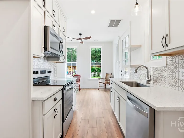 1314 E 38th St — Photo 15
