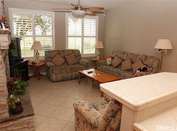 4th image of 26202 E Magnolia Ave