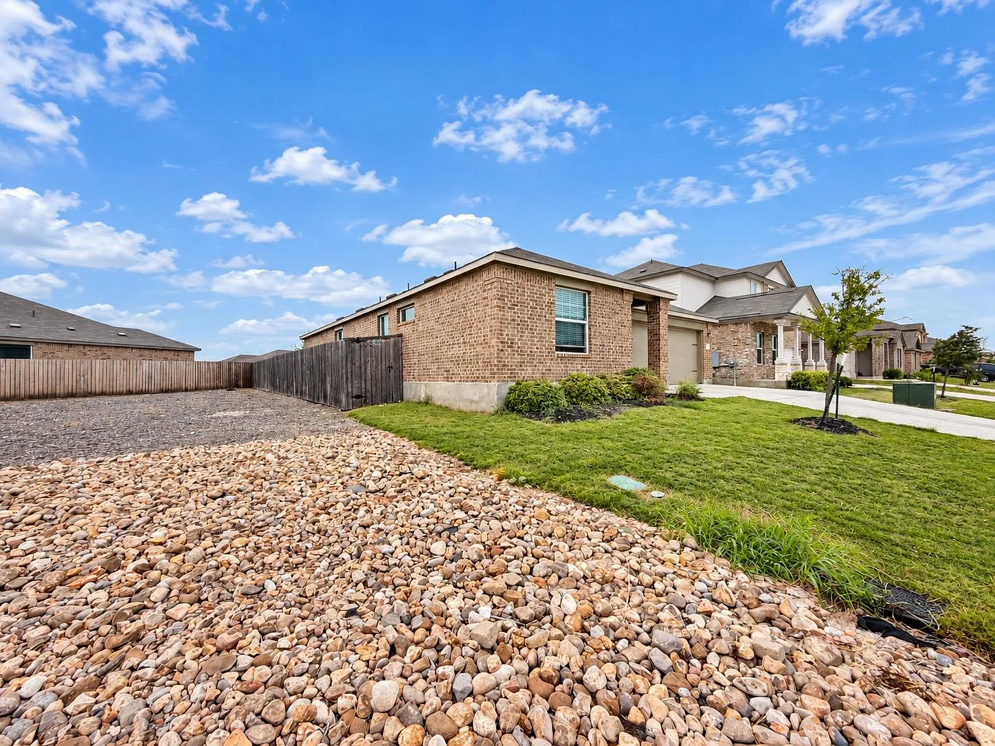 4 bed, 2.0 bath, 1662 sqft, $1,900 — Photo 4