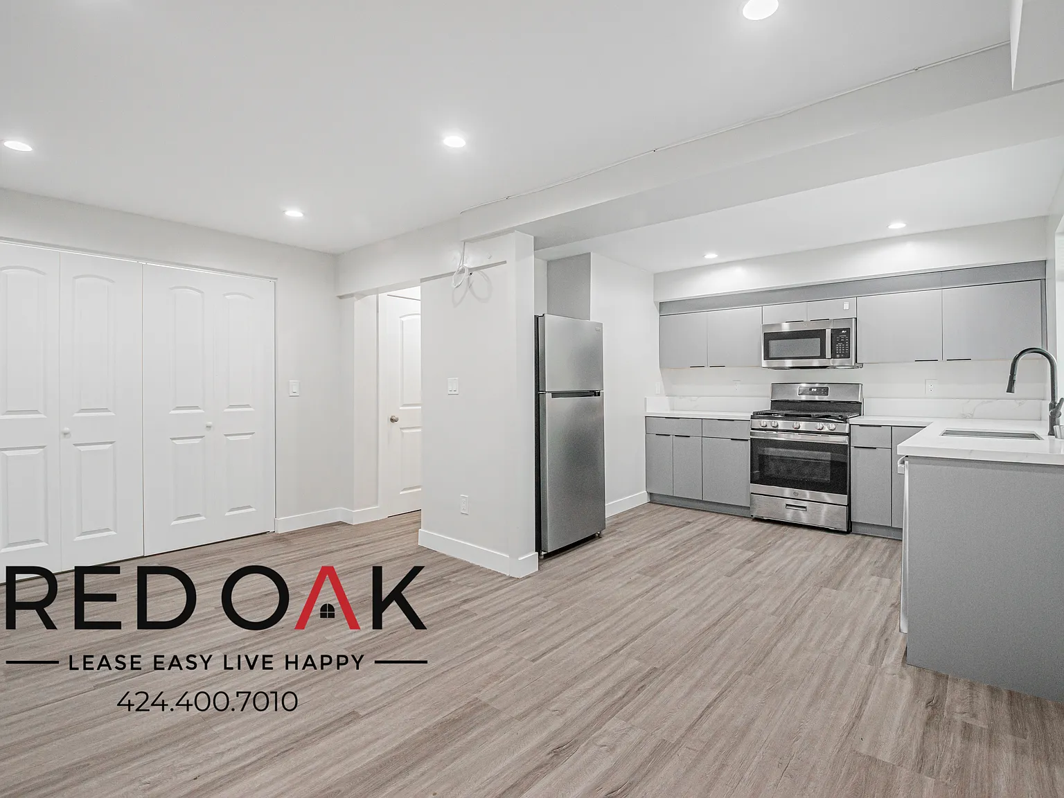~Low Deposit~ Spacious Studio With Elegant Floors, On-Site Laundry, And Parking Included ~ In Vib... — Photo 1