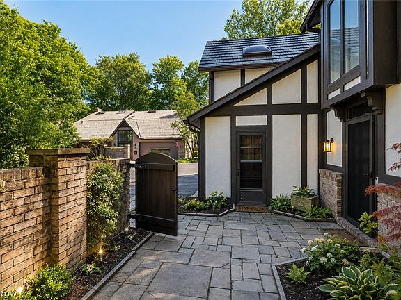 3rd image of 10 Hidden Valley Dr #10