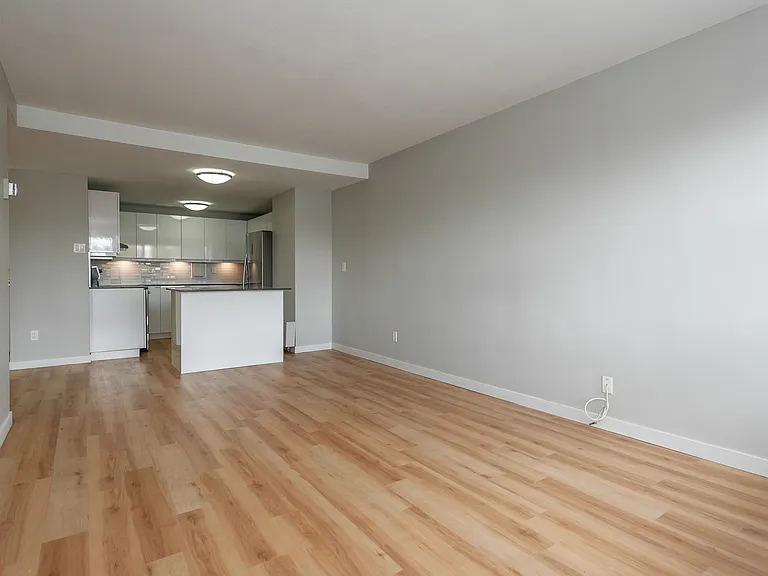 1161 Wellington St W — Photo 28
