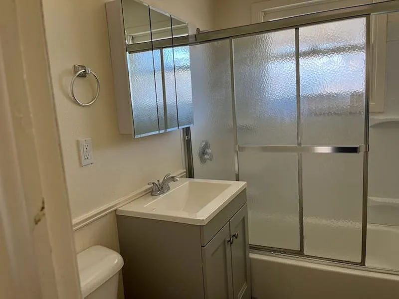 2 bed, 867 sqft, $1,200 — Photo 2