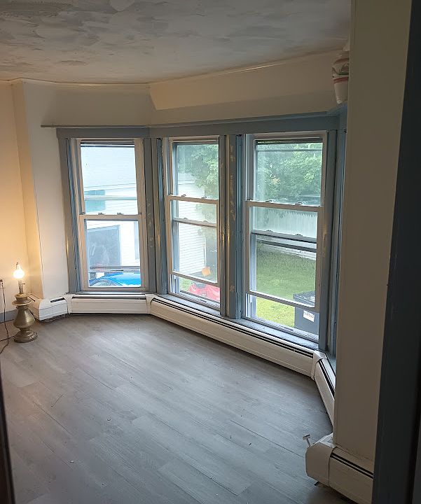 13 x 16 Living room with bay windows