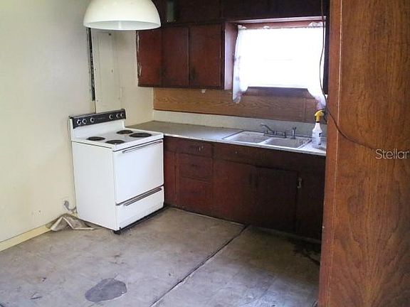 4th image of 21019 Franklin Dr