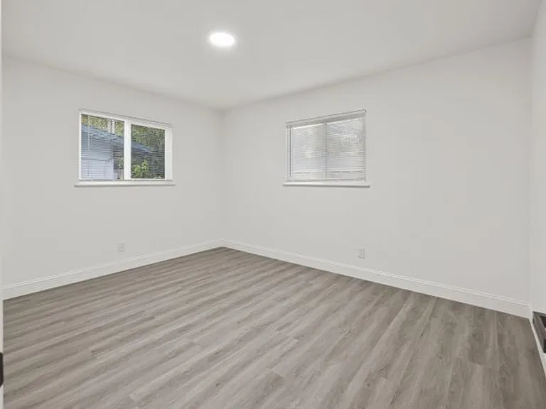 1406 W Roosevelt Ave — Photo 18