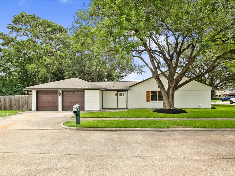 3208 Woodstone Dr — Photo 4
