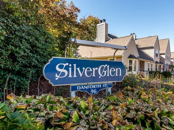 96 Danforth St APT 25, Taunton, MA 02780