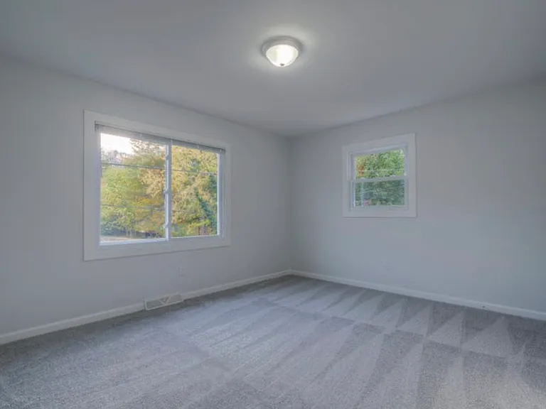5822 Merriman Rd — Photo 11