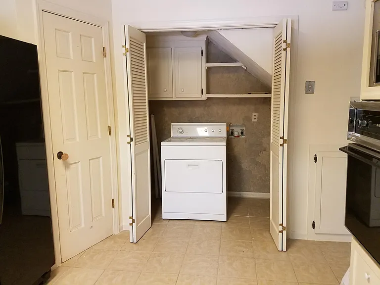 954 Glastonbury Cir #B — Photo 7
