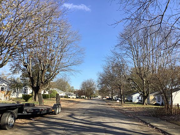 4th image of 1806 Conlin Ave