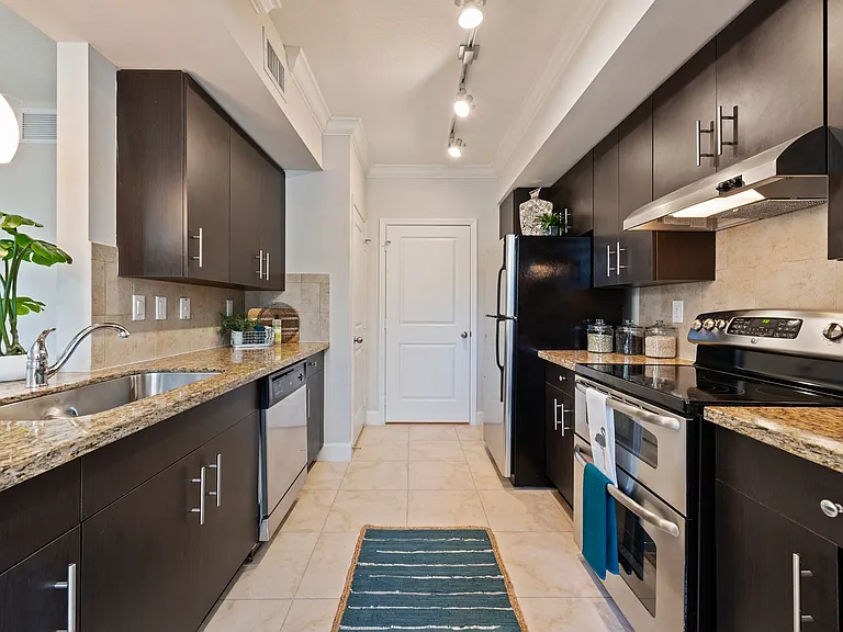 Residences at Lakehouse — Photo 14