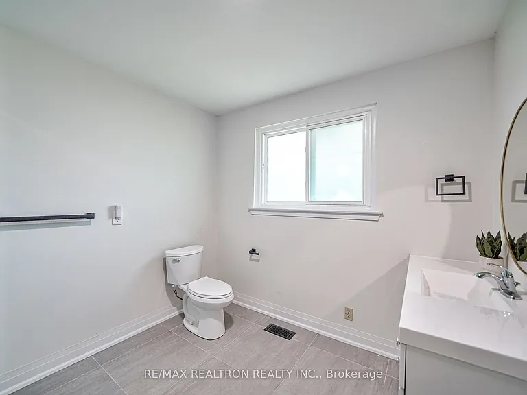 50 Axsmith Cres — Photo 29