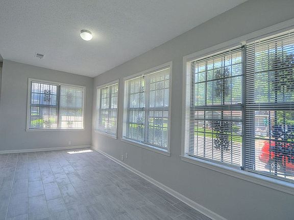 5th image of 1617 Kendale Ave