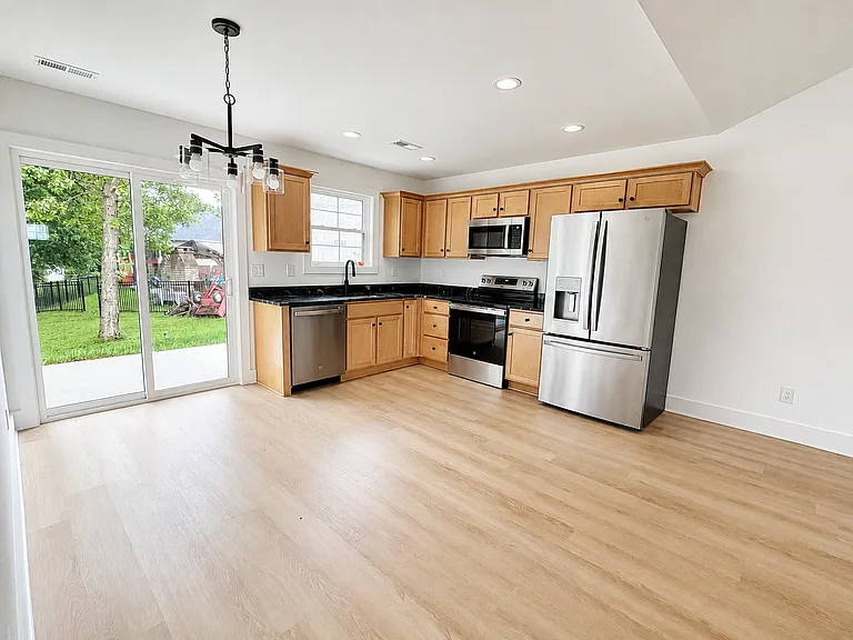 2417 Eagle Pass — Photo 3