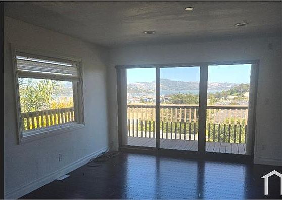 5th image of 15 Dutton Ct #2