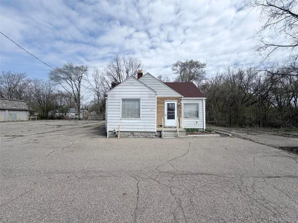 3106 W Pierson Rd, Flint, MI 48504