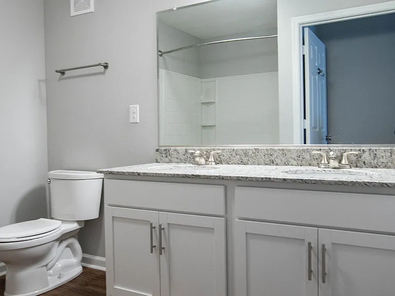 South Beach Apartments — Photo 32