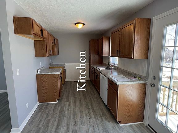 3rd image of 1310 N Farview Dr