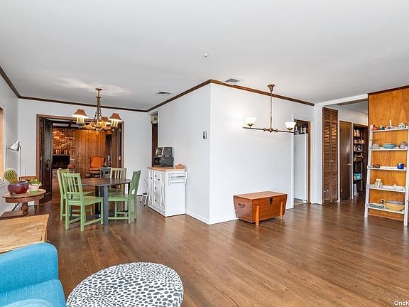 4th image of 842 Maple Ln