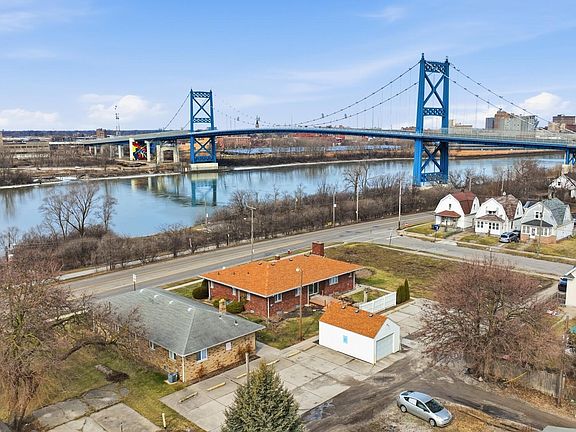 3rd image of 611 Miami St