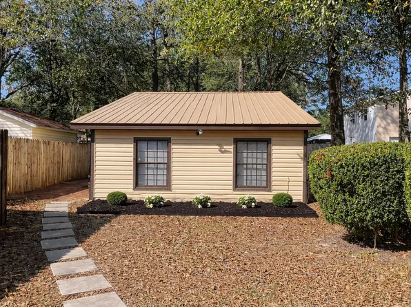 909A Mapoles St #A, Crestview, FL 32536