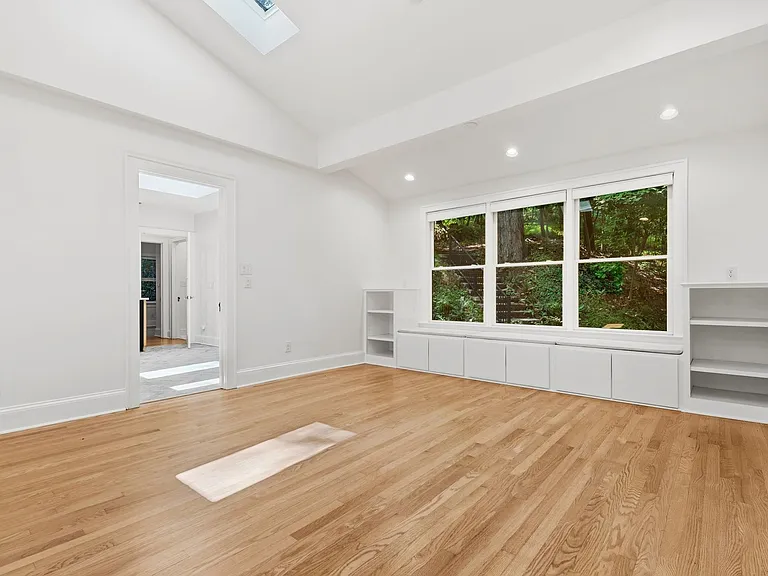 126 Weaver Rd — Photo 5