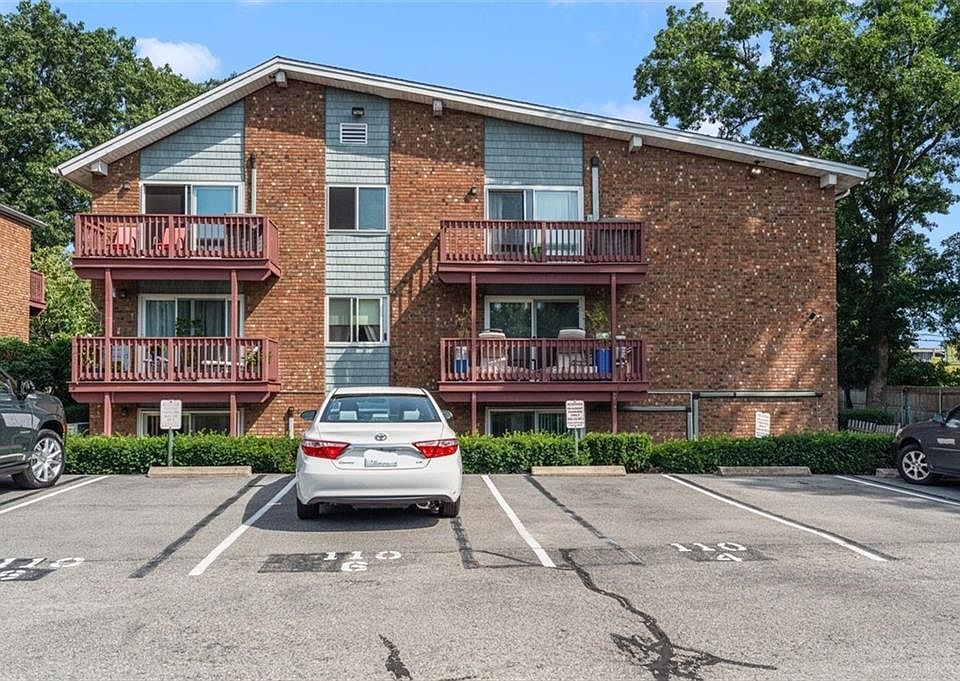 1st image of 110 Pilgrim Pkwy APT 6
