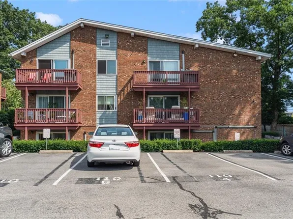 110 Pilgrim Pkwy APT 6, Warwick, RI 02888