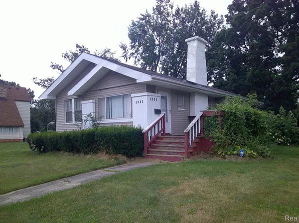3902 Circle Dr, Flint, MI 48507