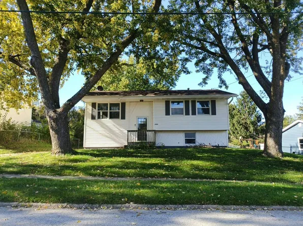 3902 E 40th St, Des Moines, IA 50317
