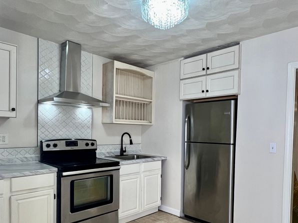 887 Branch Ave FLOOR 1