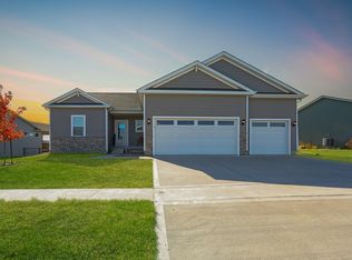 7920 NW 95th St, Johnston, IA 50131