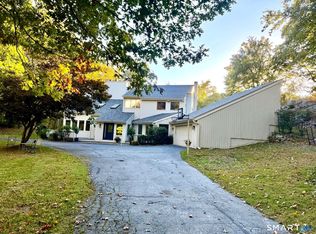 40 Greenfield Dr, Weston, CT 06883