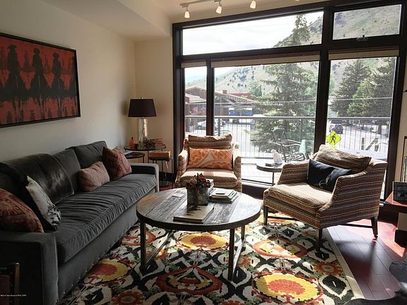 4th image of 270 W Pearl Ave APT 202
