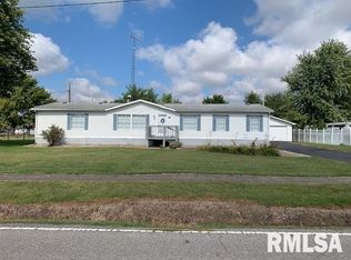 204 E 3rd St, Ina, IL 62846