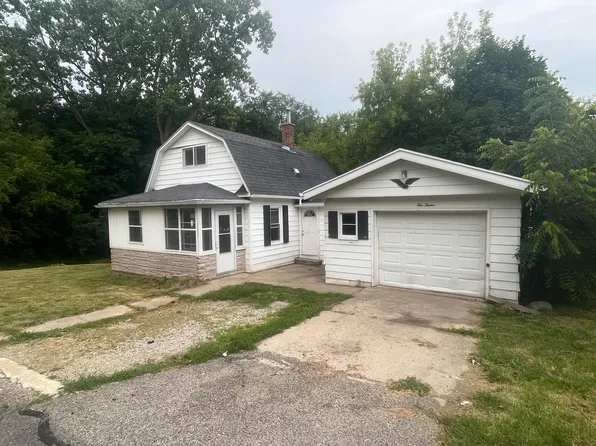 412 Nicholson St, Ionia, MI 48846