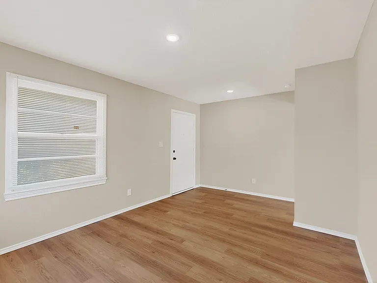 2506 Hillsboro Ave — Photo 6