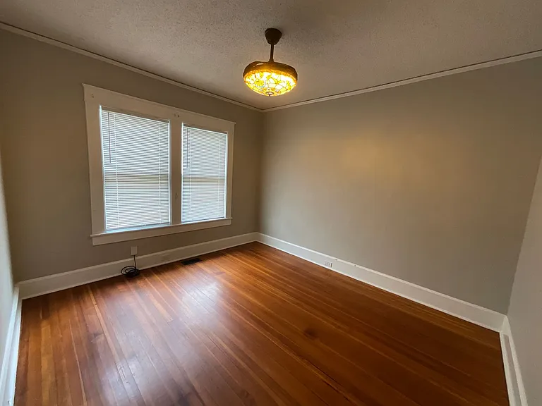 1117 Lexington Ave — Photo 32