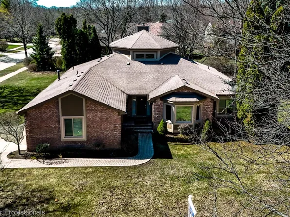 1671 Apple Dr, Troy, MI 48098