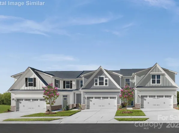 11034 Emerson Landing Dr, Charlotte, NC 28216